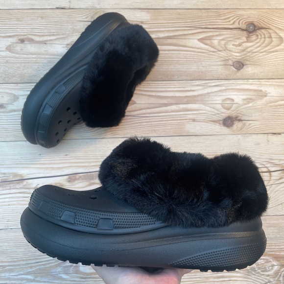 Crocs Furever Crush Fur Lined - Picture 2 of 16